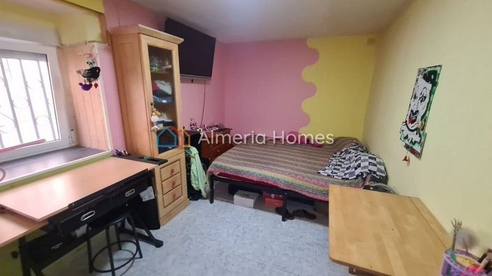 Image No.9-4 Bed Townhouse for sale