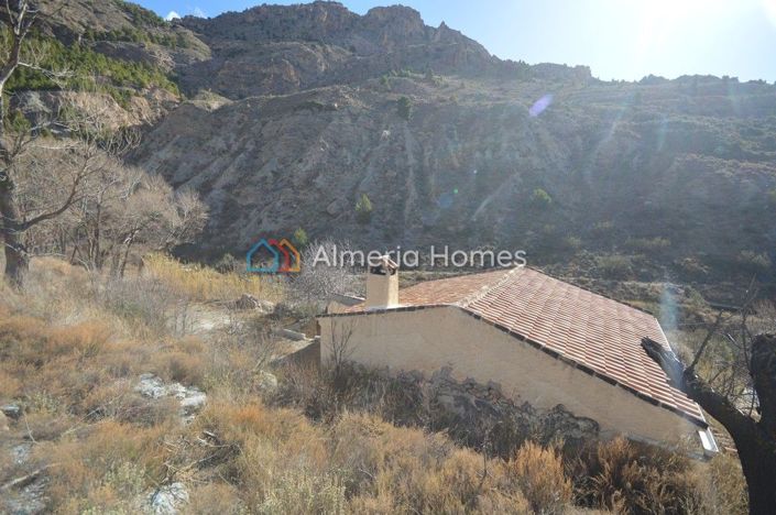 Image No.4-2 Bed Country House for sale