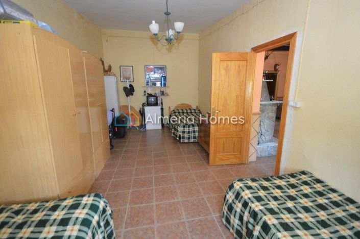 Image No.11-3 Bed Country House for sale