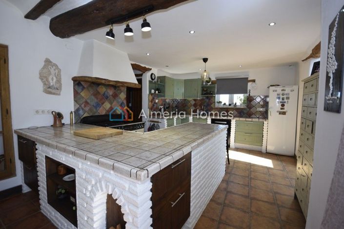 Image No.10-7 Bed Country House for sale