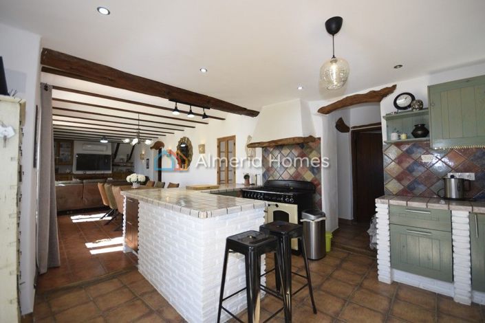 Image No.11-7 Bed Country House for sale