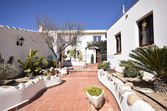 Image No.2-7 Bed Country House for sale