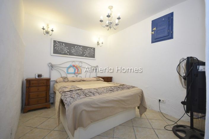 Image No.15-7 Bed Country House for sale