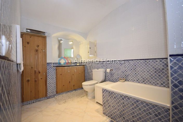 Image No.18-7 Bed Country House for sale