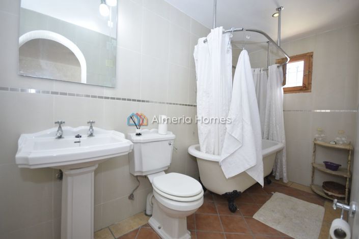 Image No.24-Maison de campagne de 7 chambres à vendre à Arboleas