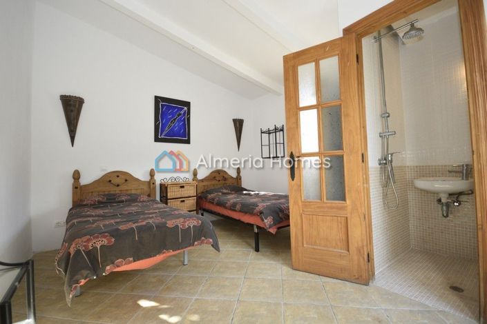 Image No.6-7 Bed Country House for sale