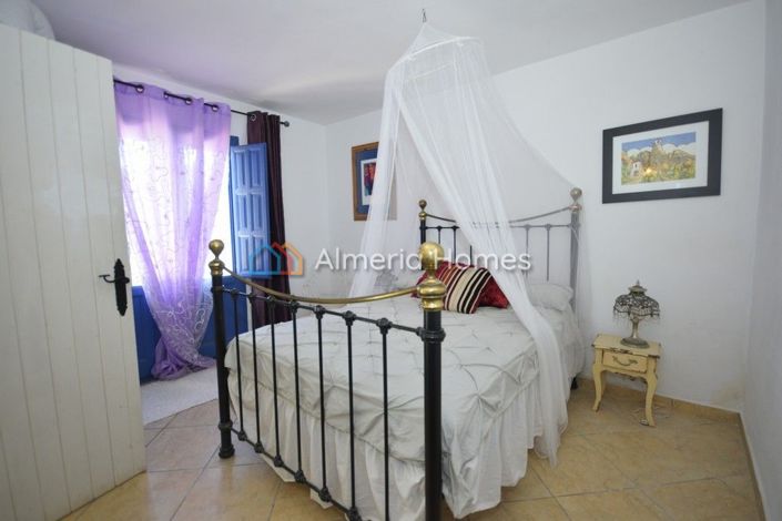 Image No.9-7 Bed Country House for sale