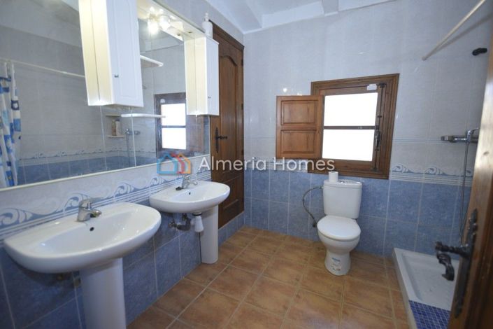 Image No.19-6 Bed Country House for sale