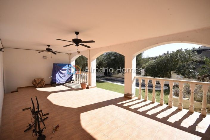 Image No.8-6 Bed Country House for sale