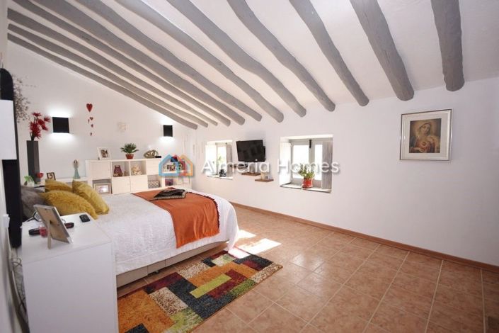 Image No.18-Maison de campagne de 6 chambres à vendre à Oria