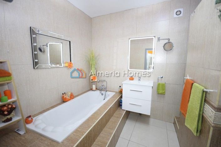 Image No.8-Maison de campagne de 6 chambres à vendre à Oria