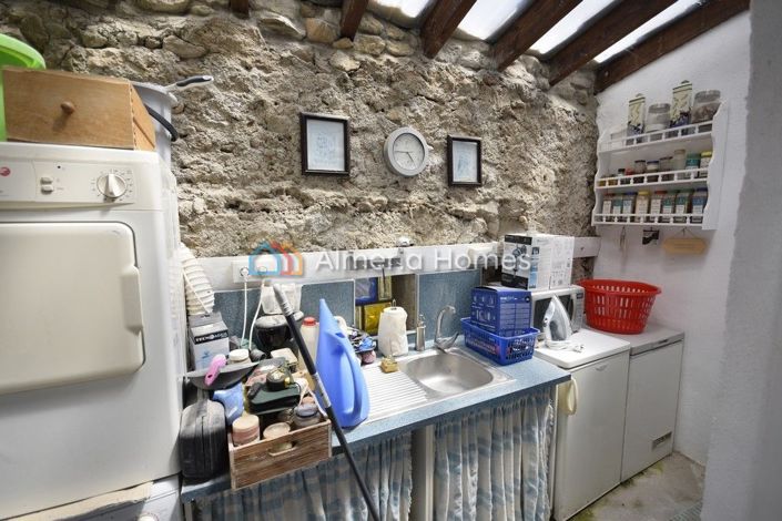 Image No.15-6 Bed Country House for sale