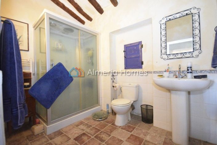 Image No.19-6 Bed Country House for sale