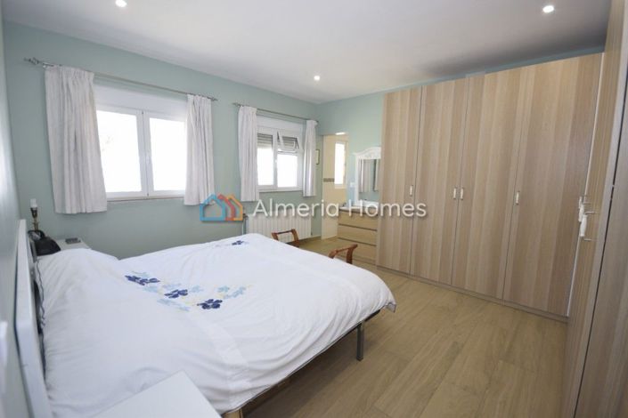 Image No.8-4 Bed Villa for sale