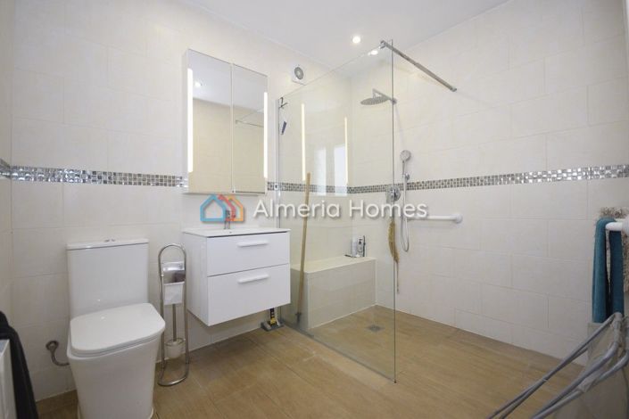 Image No.9-4 Bed Villa for sale