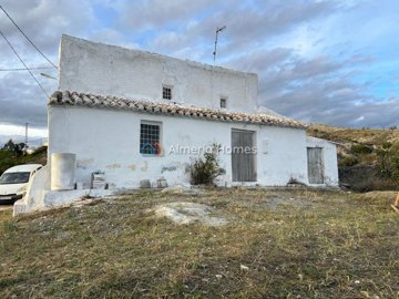 Maison de campagne de 4 chambres à vendre à Oria