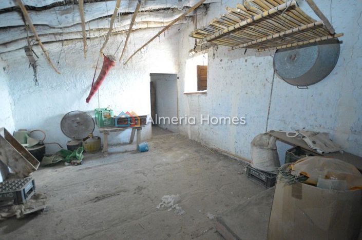 Image No.10-4 Bed Country House for sale