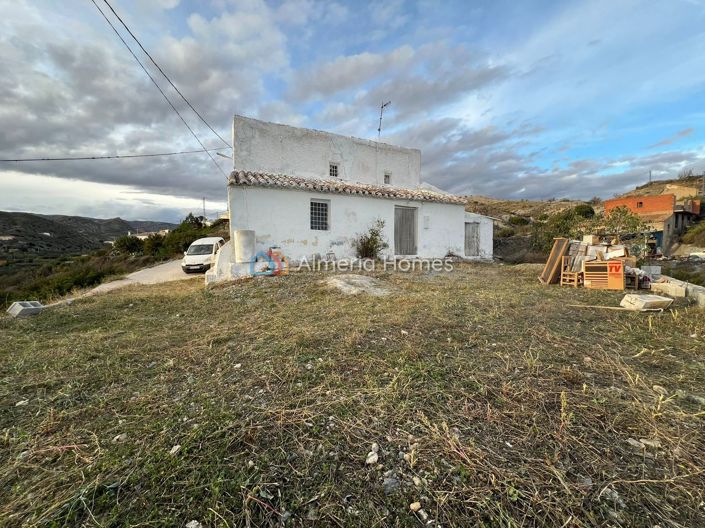 Image No.2-Maison de campagne de 4 chambres à vendre à Oria
