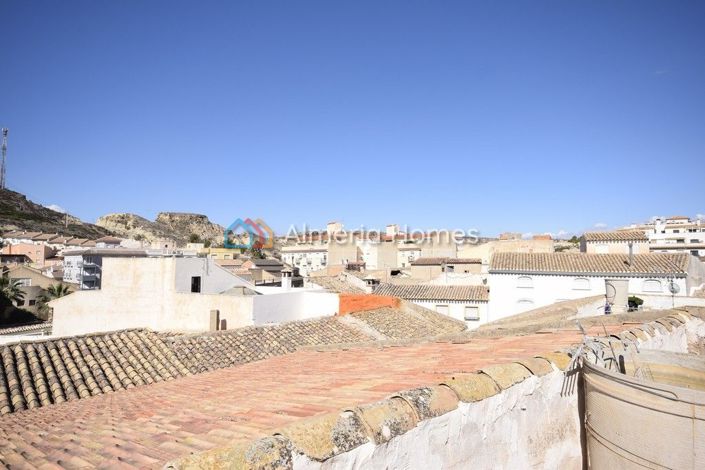 Image No.17-5 Bed Townhouse for sale