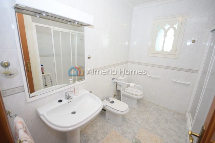 Image No.7-5 Bed Townhouse for sale