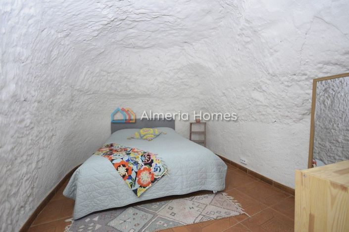 Image No.12-3 Bed House for sale