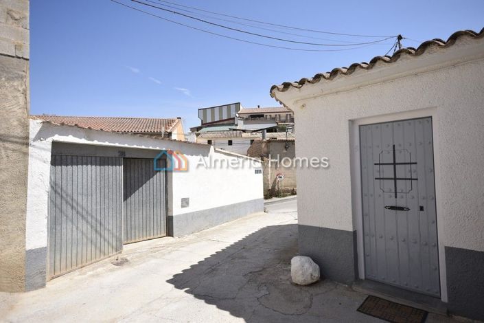 Image No.18-3 Bed House for sale