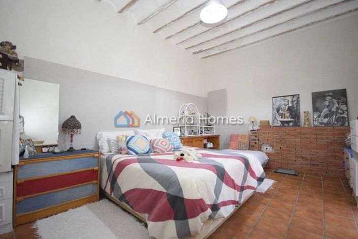 Image No.11-5 Bed Country House for sale