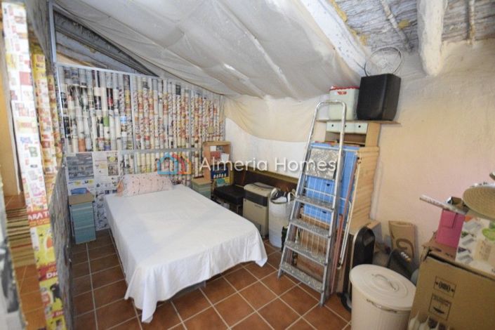 Image No.16-5 Bed Country House for sale