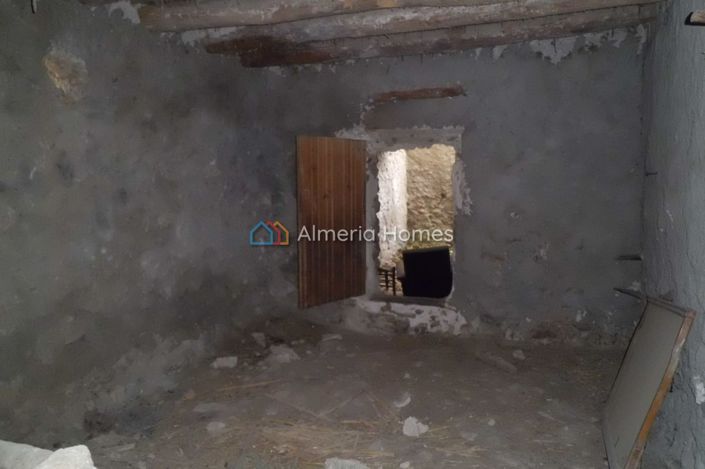 Image No.7-5 Bed Country House for sale