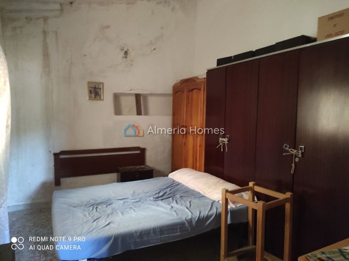 Image No.8-5 Bed Country House for sale