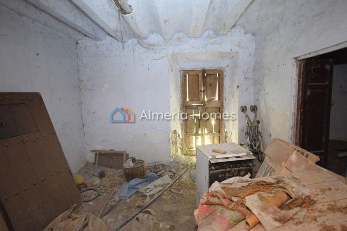 Image No.6-2 Bed Country House for sale