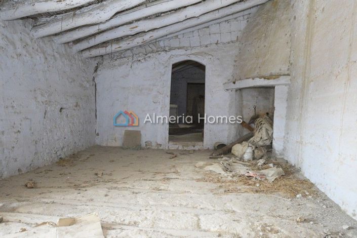 Image No.8-2 Bed Country House for sale