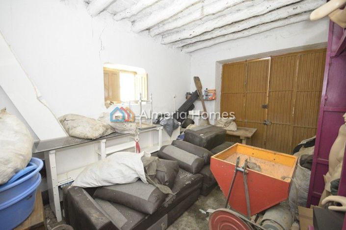 Image No.13-4 Bed Country House for sale