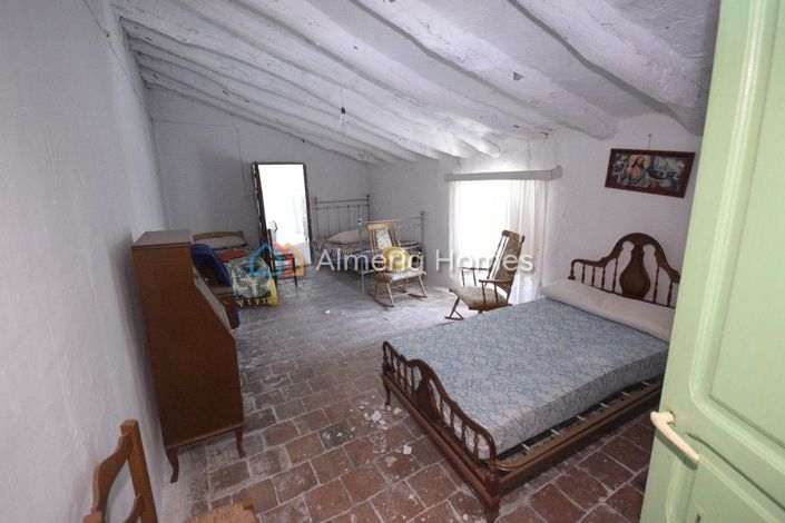 Image No.16-4 Bed Country House for sale