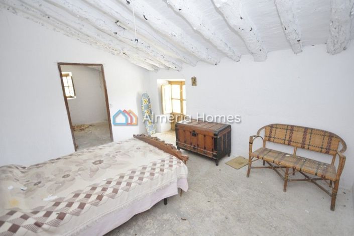 Image No.18-4 Bed Country House for sale