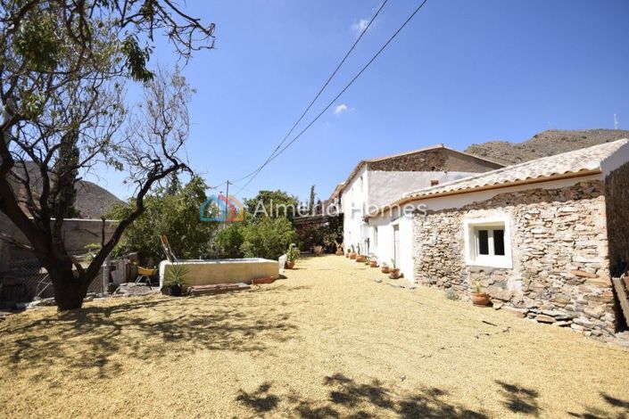 Image No.15-3 Bed Country House for sale