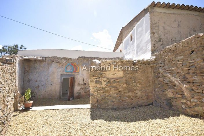 Image No.8-3 Bed Country House for sale