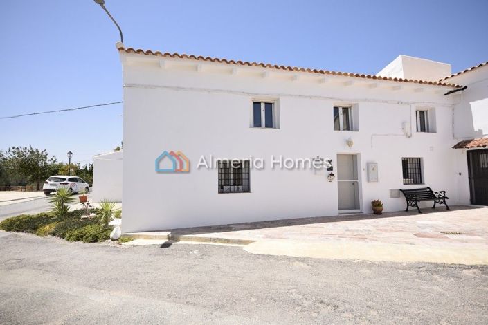 Image No.1-3 Bed Country House for sale