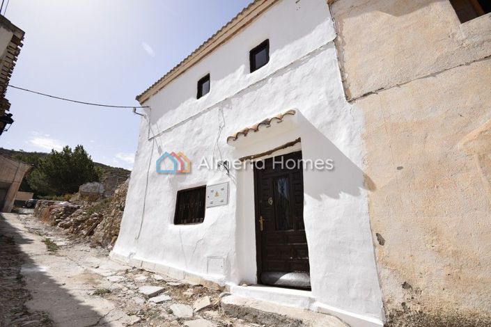 Image No.1-3 Bed Country House for sale