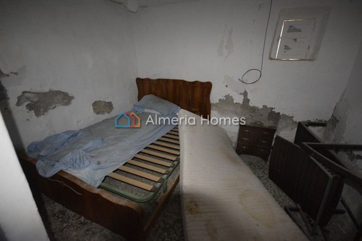 Image No.15-3 Bed Country House for sale