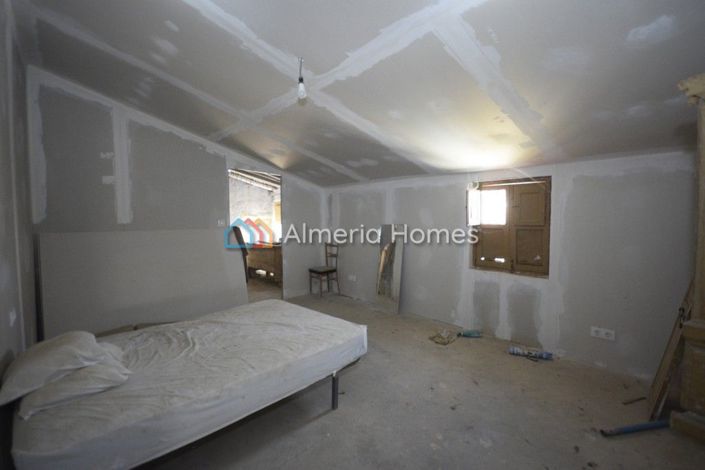 Image No.16-3 Bed Country House for sale