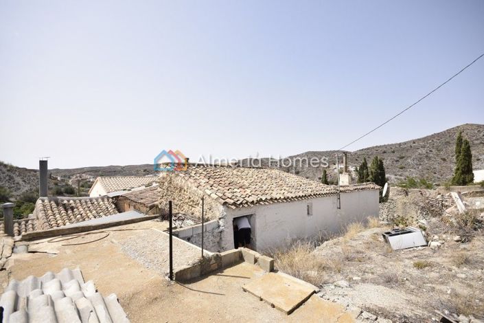 Image No.6-3 Bed Country House for sale