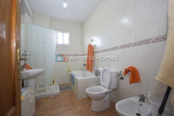 Image No.11-2 Bed Country House for sale