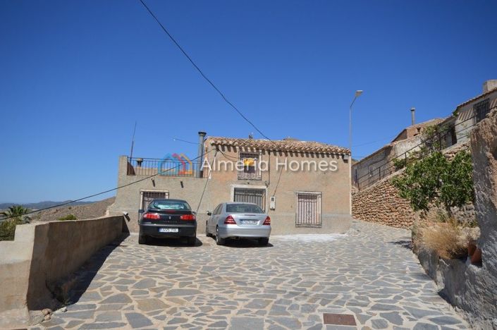 Image No.1-4 Bed Townhouse for sale