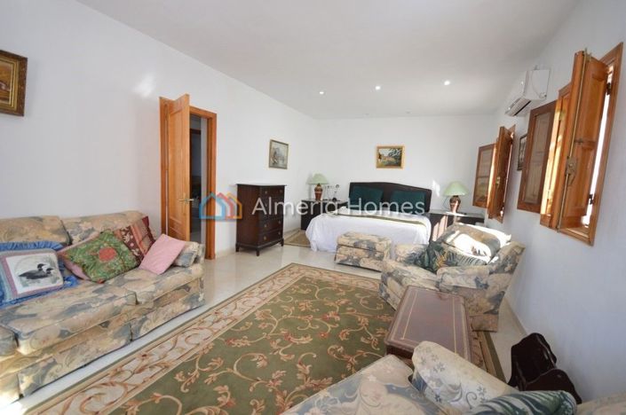 Image No.9-3 Bed Villa for sale