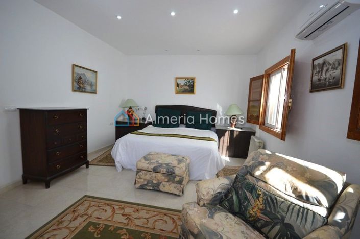 Image No.10-3 Bed Villa for sale