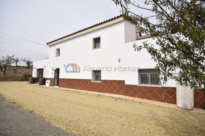 Image No.6-5 Bed Country House for sale