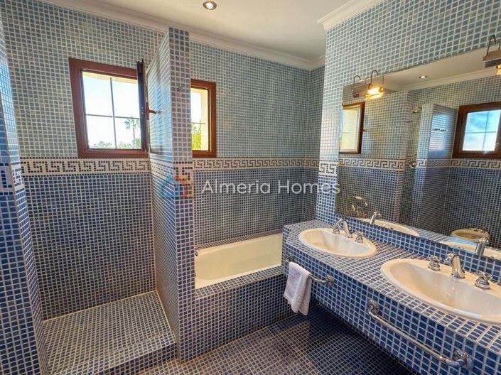 Image No.8-3 Bed Villa for sale