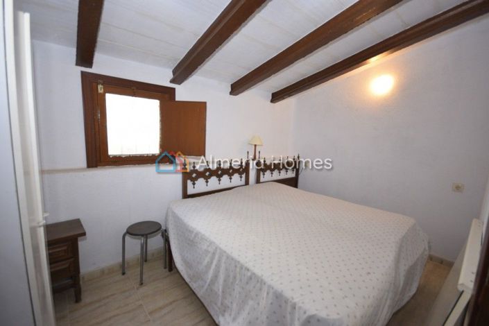 Image No.17-6 Bed Country House for sale