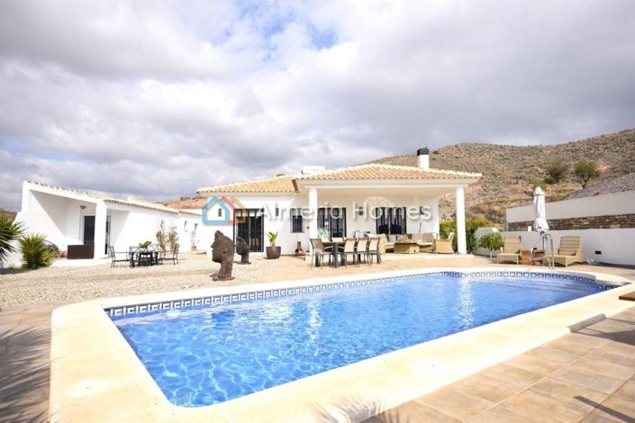 Image No.1-4 Bed Villa for sale
